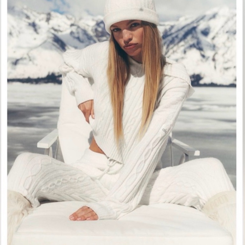ALO Yoga White Cable Knit SET